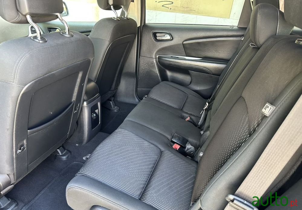 2011' Fiat Freemont photo #5