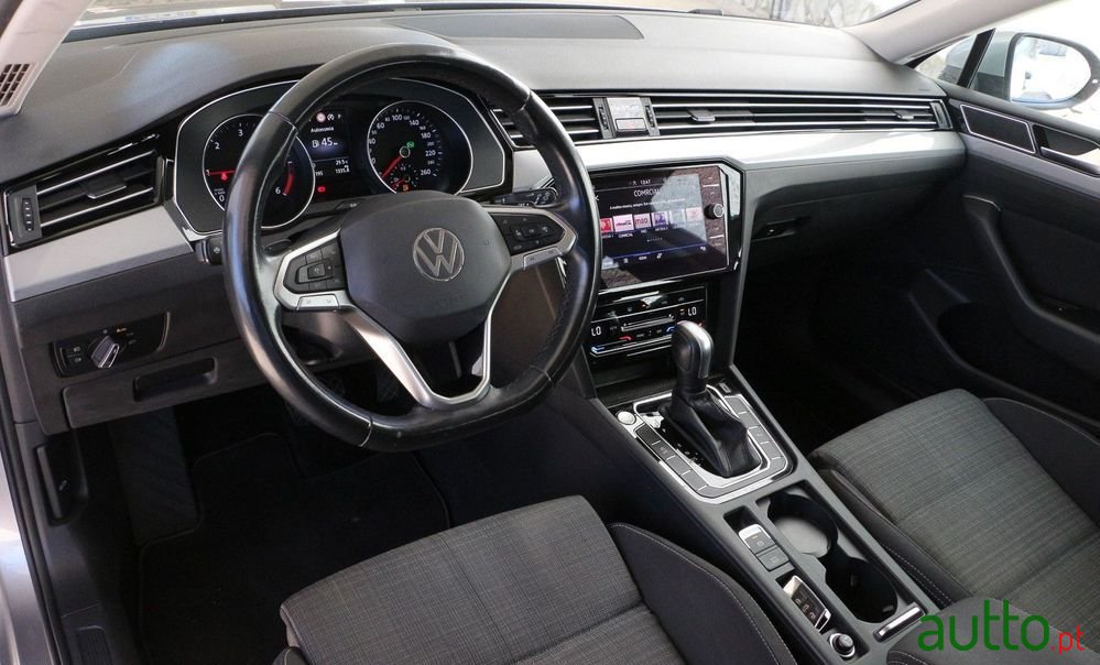 2021' Volkswagen Passat Variant photo #2