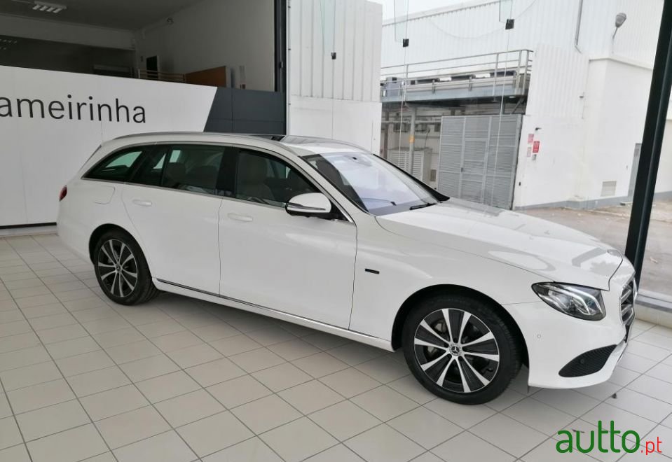 2019' Mercedes-Benz E-300 photo #2