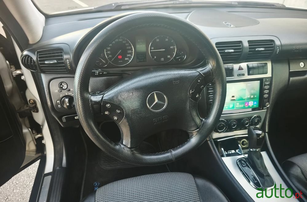 2004' Mercedes-Benz Classe C photo #5