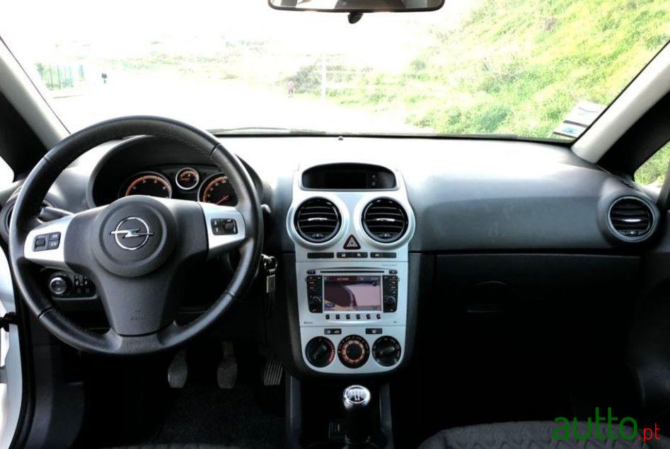2013' Opel Corsa photo #2