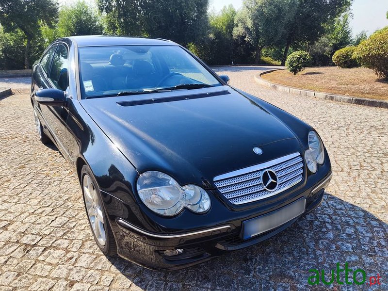 2005' Mercedes-Benz Classe C photo #6