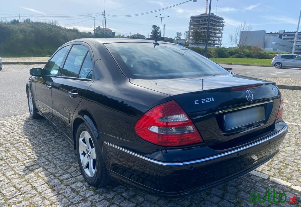 2002' Mercedes-Benz E-220 photo #6