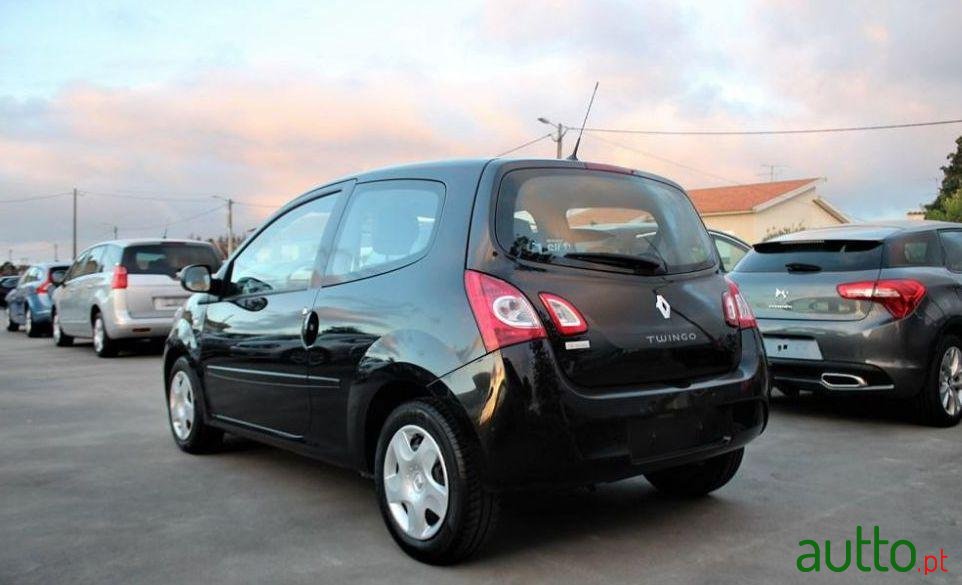 2014' Renault Twingo photo #2