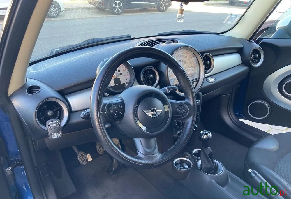 2012' MINI Cooper D photo #5