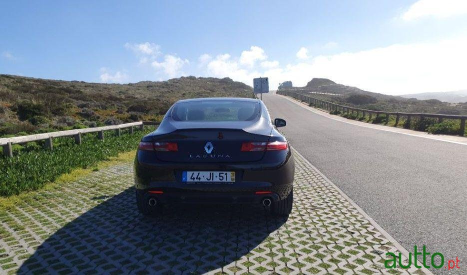 2010' Renault Laguna photo #2