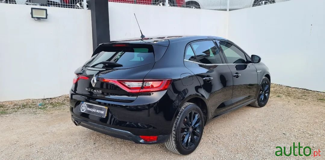 2016' Renault Megane photo #2