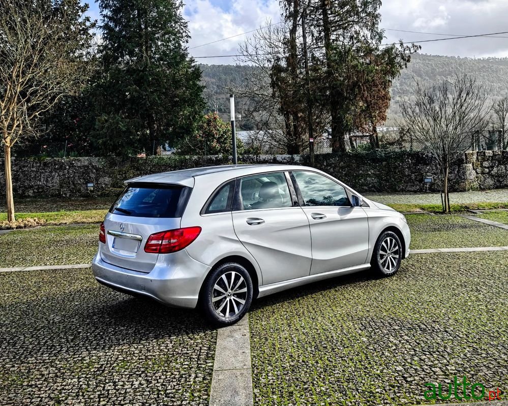 2015' Mercedes-Benz Classe B photo #3