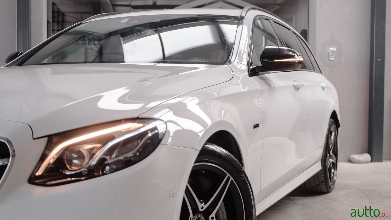 2019' Mercedes-Benz E-300 photo #3