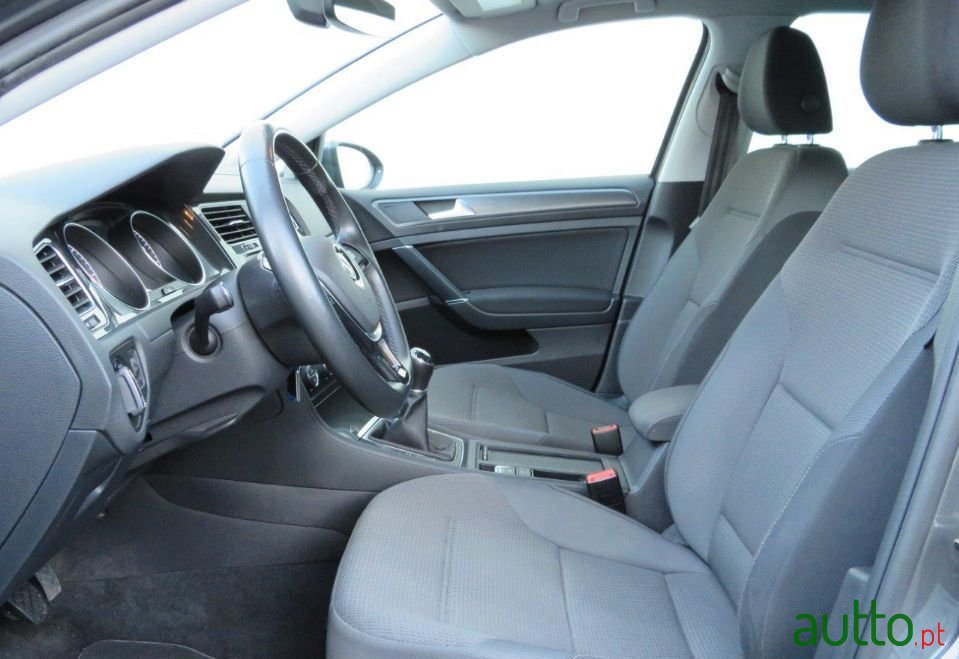 2017' Volkswagen Golf Variant photo #6