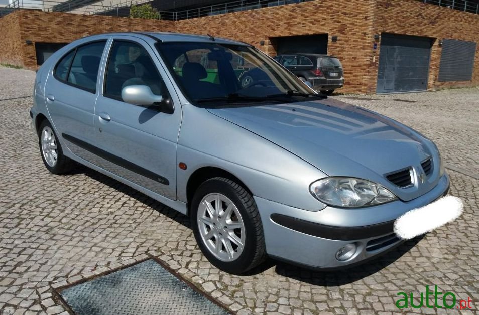 2001' Renault Megane photo #2