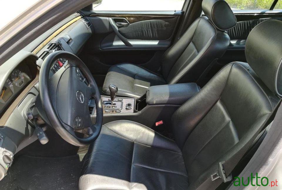 2001' Mercedes-Benz E-320 photo #1
