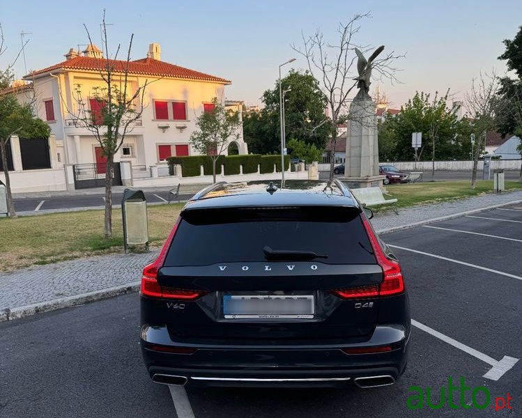 2020' Volvo V60 photo #5