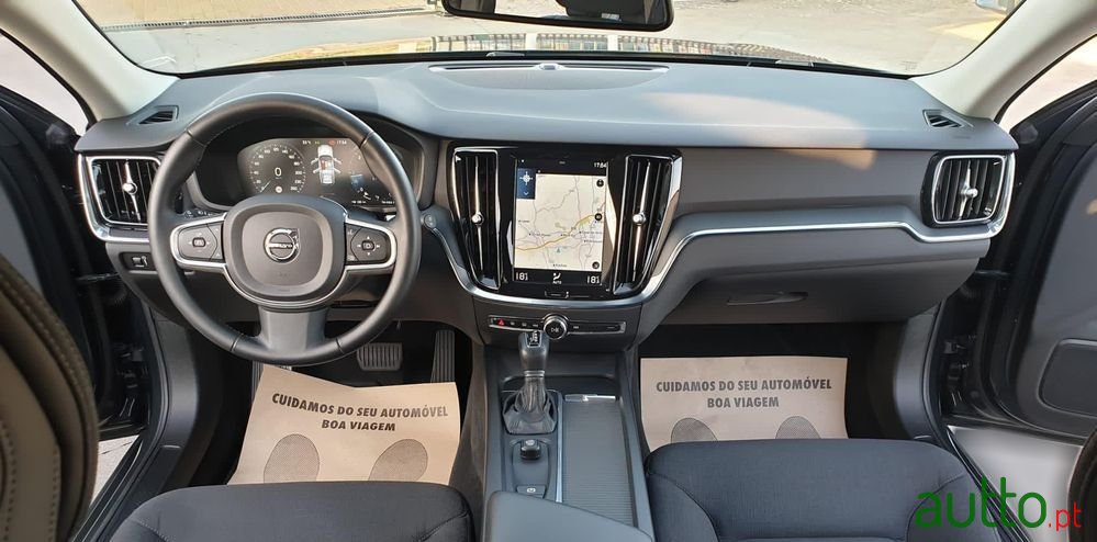 2019' Volvo V60 photo #5
