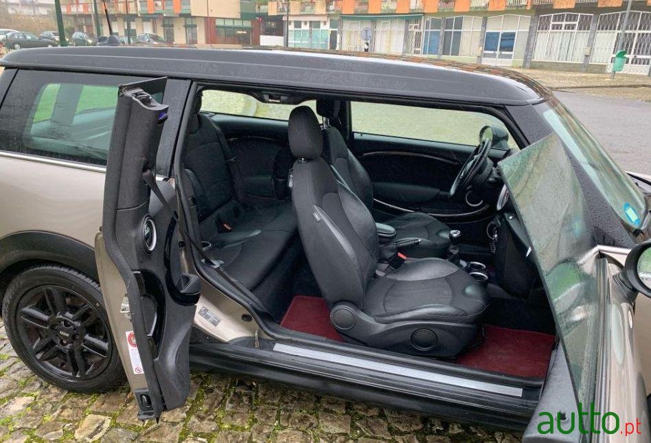 2012' MINI Clubman Cooper D photo #3