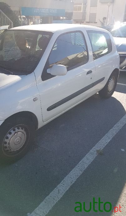 2004' Renault Clio photo #2