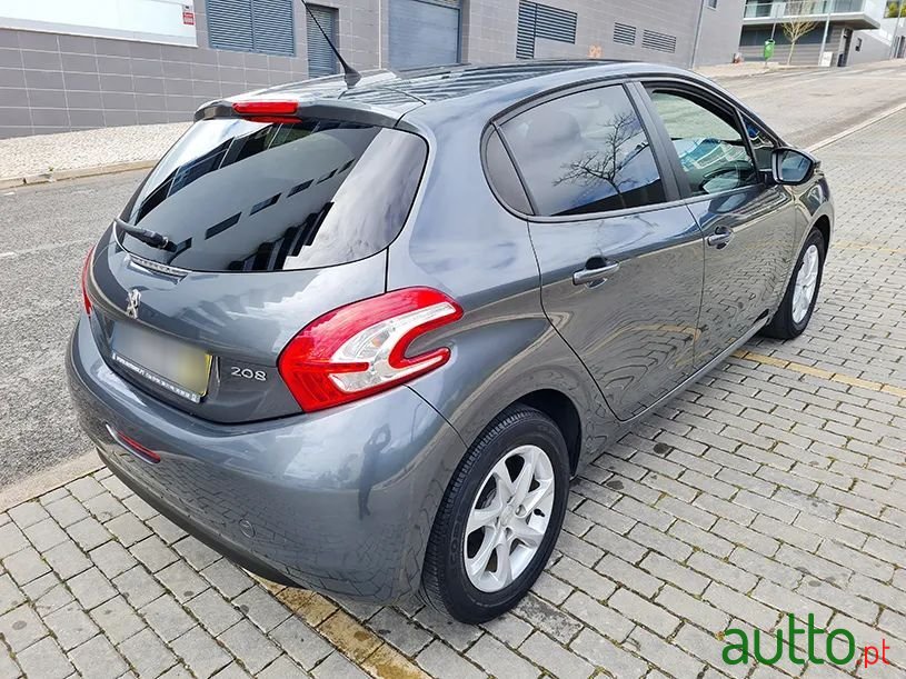 2014' Peugeot 208 photo #6