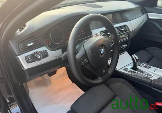 2013' BMW 520 photo #5