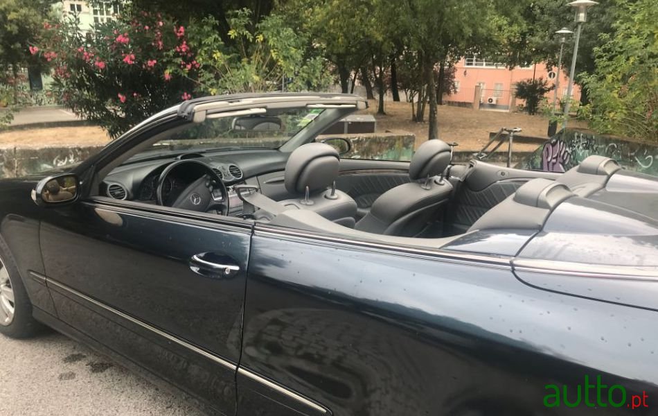 2007' Mercedes-Benz Clk-200 photo #2