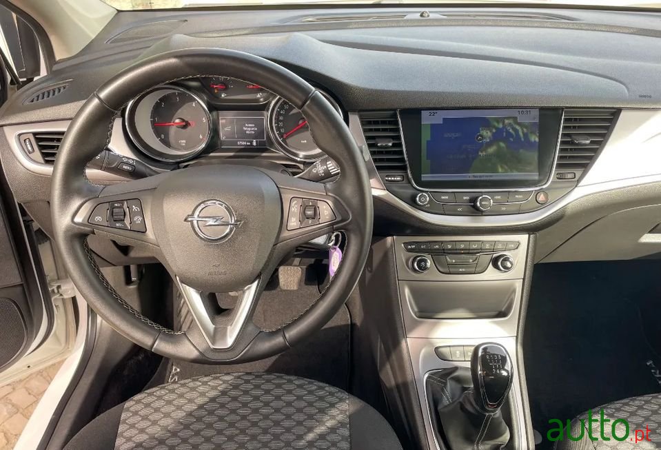 2017' Opel Astra photo #5