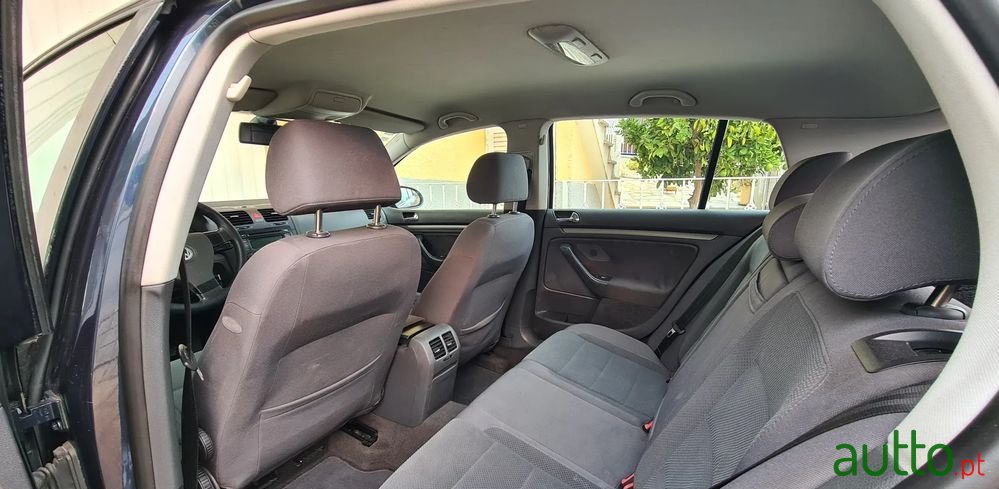 2005' Volkswagen Golf photo #5