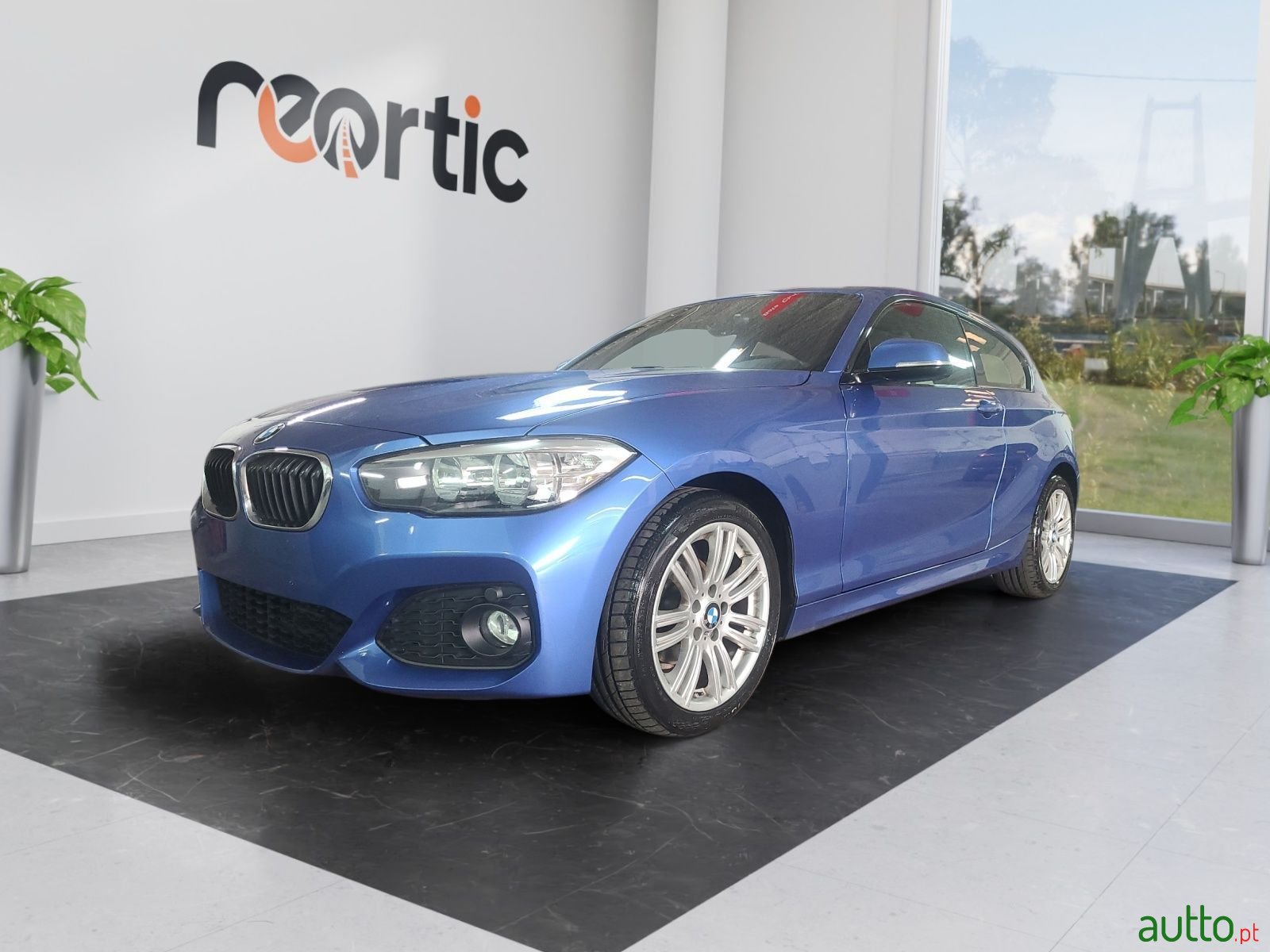 2015' BMW 118 photo #1