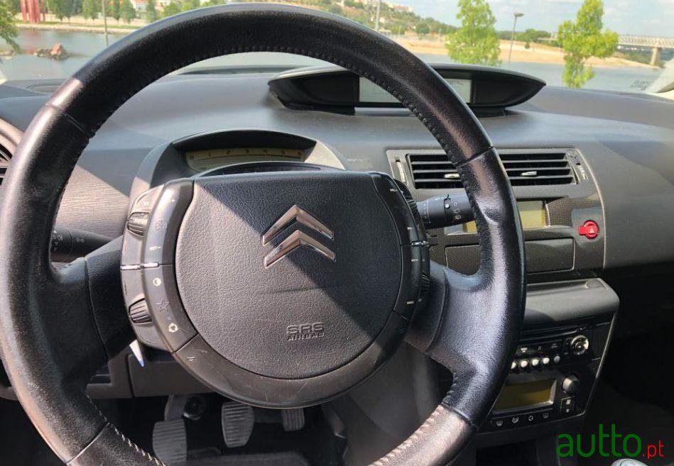 2006' Citroen C4 1.6 Hdi photo #4