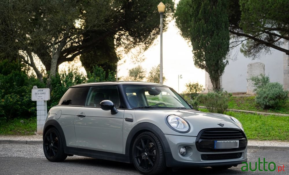 2016' MINI Cooper D photo #4