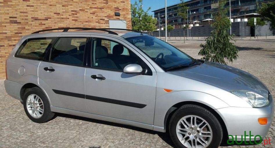 2000' Ford Focus Sw photo #2