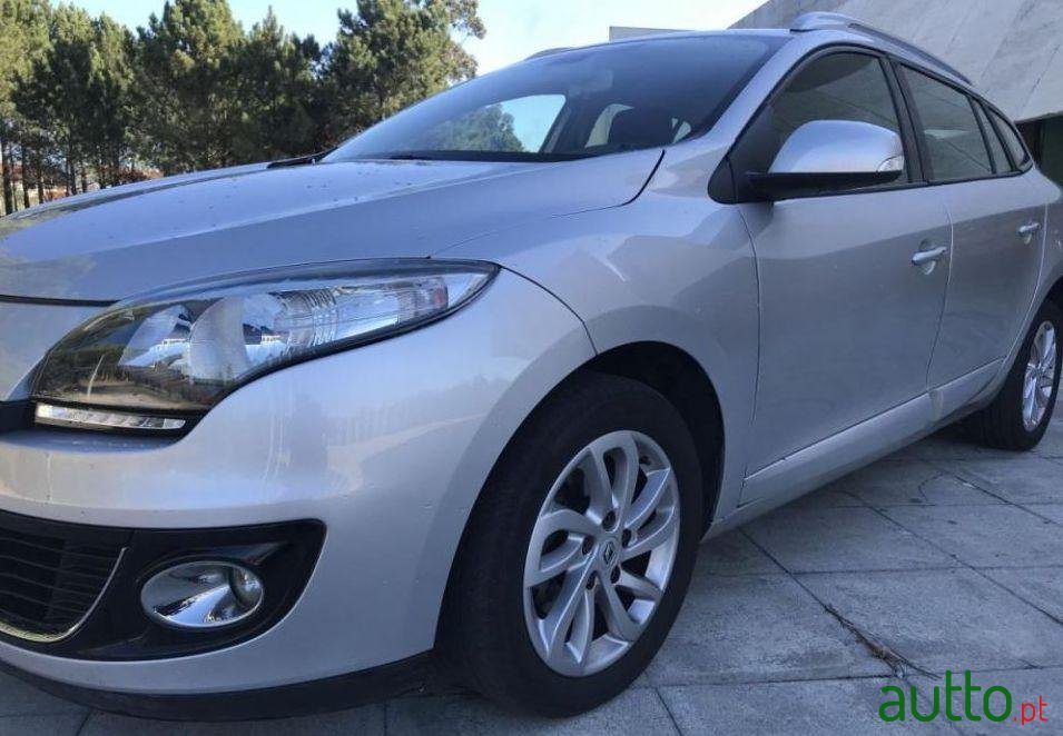 2013' Renault Megane Sport Tourer photo #1