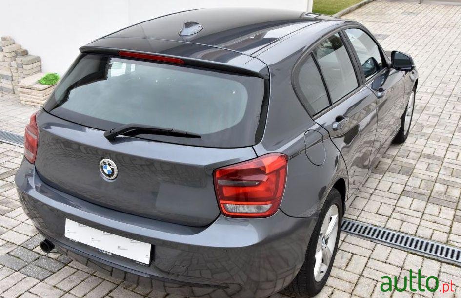 2012' BMW 116 D Line Sport photo #2