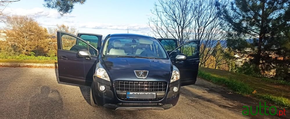 2012' Peugeot 3008 1.6 Hdi Allure photo #1