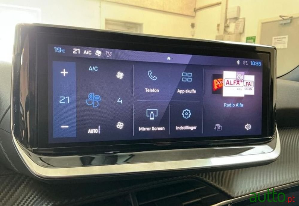 2023' Peugeot 2008 photo #4