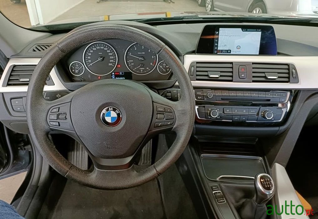 2017' BMW 316 photo #3