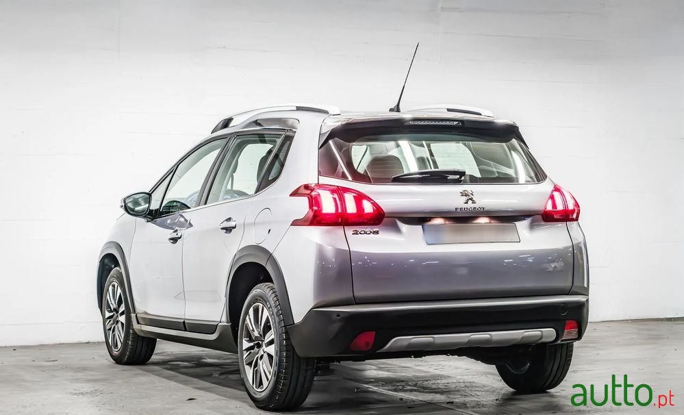 2018' Peugeot 2008 photo #6