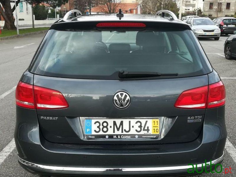 2011' Volkswagen Passat Variant photo #3