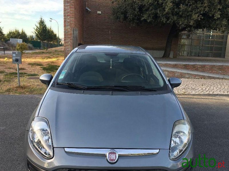 2011' Fiat Grande Punto photo #1