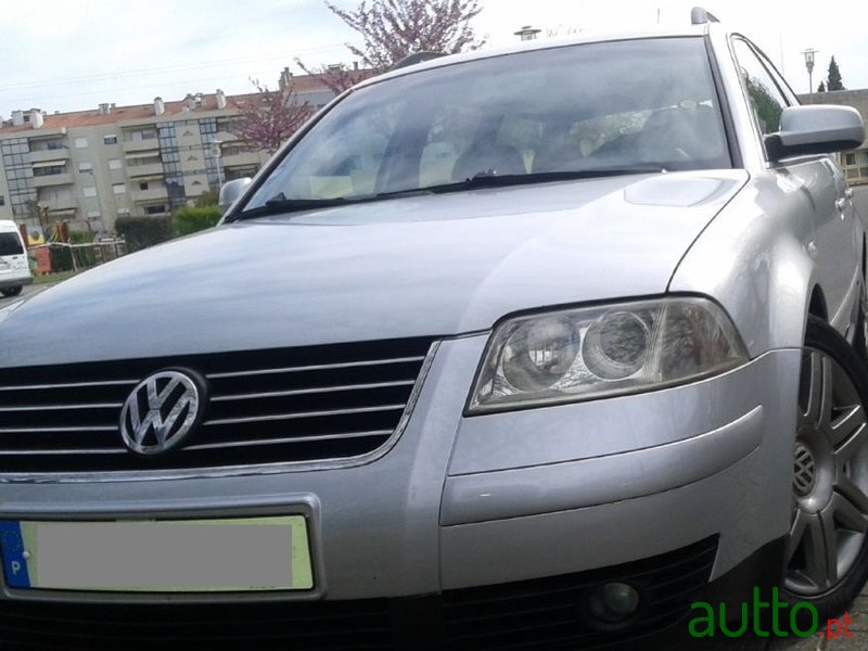 2002' Volkswagen Passat Variant photo #1