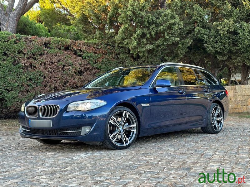 2011' BMW 520 D Exclusive photo #1