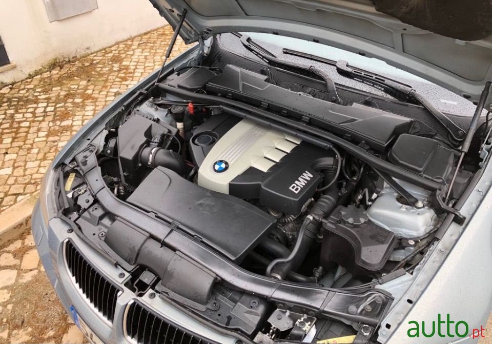 2008' BMW 320 D Touring photo #4