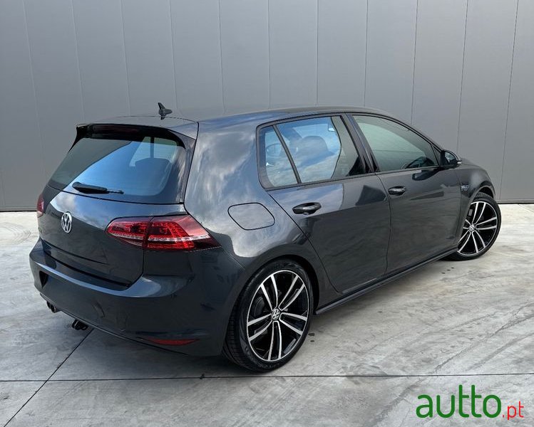 2015' Volkswagen Golf photo #4