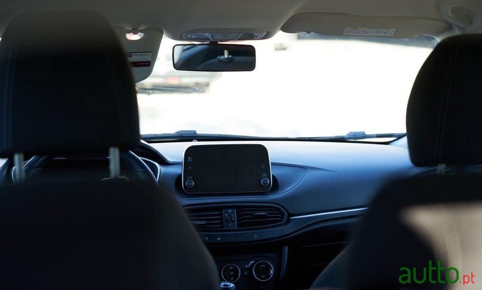 2017' Fiat Tipo Station Wagon photo #6