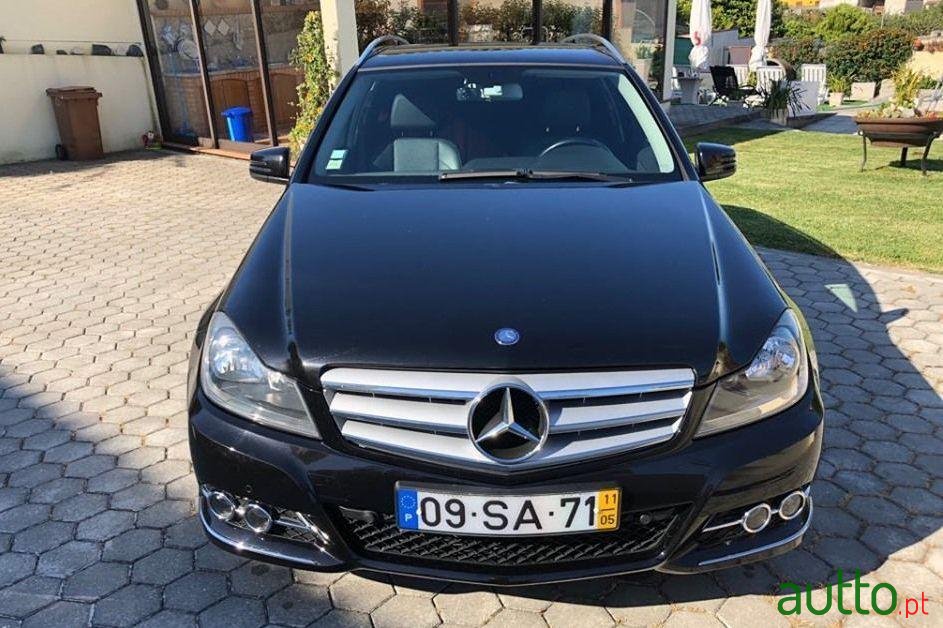 2011' Mercedes-Benz C-200 photo #1