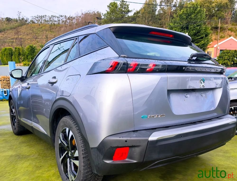 2020' Peugeot e-2008 Allure photo #2