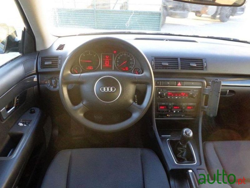 2002' Audi A4 Avant photo #1