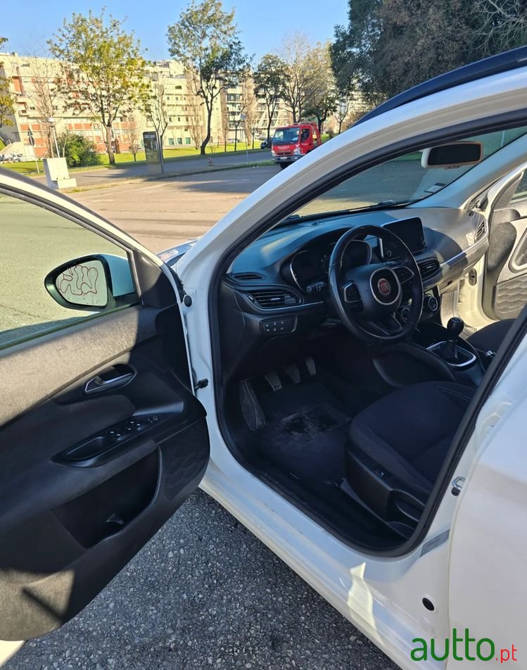 2019' Fiat Tipo Station Wagon photo #4