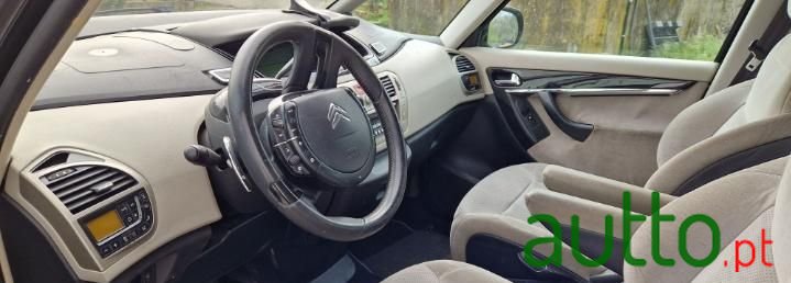 2010' Citroen C4 Grand Picasso photo #3