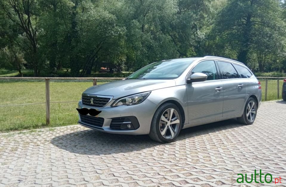 2018' Peugeot 308 Sw photo #1
