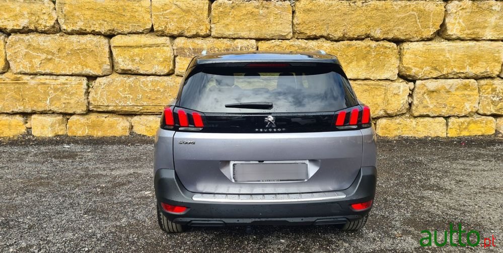2017' Peugeot 5008 photo #6