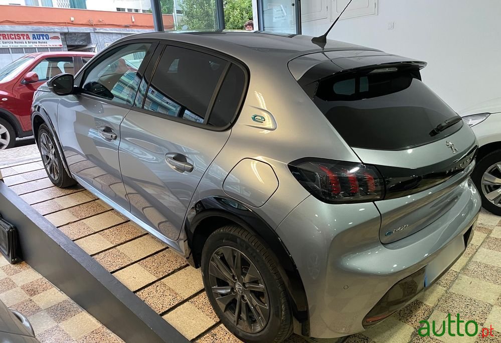 2022' Peugeot e-208 photo #3